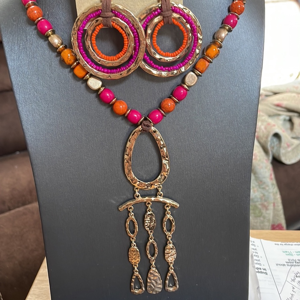 Erica Lyons Necklace & Earrings Set